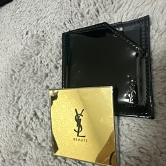 イブサンローラン　てかがみ手鏡の画像