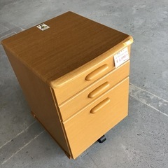 袖机　収納家具　木製　キャスター付き 中古品の画像