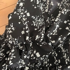 新品　花柄　ワンピース　シャーリングの画像