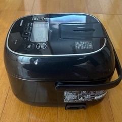TOSHIBA　東芝　IHジャー炊飯器　RC-5XN ブラックの画像