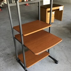 パソコンデスク　パソコンラック　机　中古品　※天板傷み有りの画像