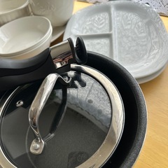 お鍋や食器セットの画像