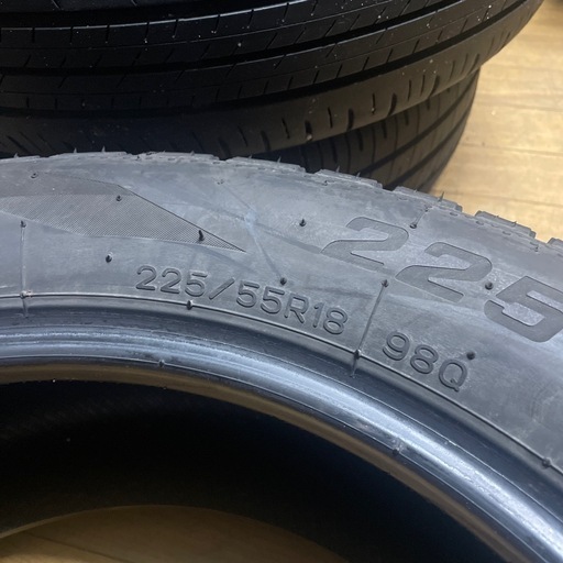 スタンダードタイヤ225/55/R18(4本）