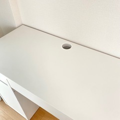 【IKEA】ホワイトデスク／勉強やリモートワークに（MICKE・ホワイト）の画像