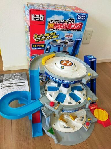 特別価格　1回使用　タカラトミー　ぐるぐるシュート！DXトミカパーキング 送料無料トミカ ぐるぐるシュート!! DXトミカパーキング