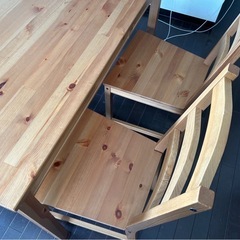IKEA ヨックモック JOKKMOKダイニングテーブル、チェア4脚セット パイン材テーブルの画像