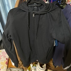UNIQLOジップアップドライタッチパーカーやチャンピオンティーシャツ、ギャップデニム等まとめて差し上げます❣️の画像