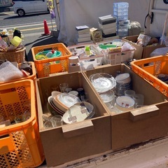 100円から　布団　食器　雑貨　工具　トースター　衣類　調理器具　鍋　皿　グラス　収納　バスタオル　寝具　レコードの画像