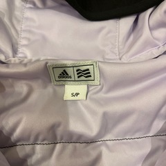 ゴルフ　adidasダウンベストの画像