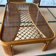 籐ガラステーブルの画像