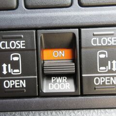 トヨタ　ノア　Ｘ★1年保証★ロードサービス付　純正９型ナビ　地デジ　バックカメラ　Ｂｌｕｅｔｏｏｔｈ　純正後席モニター　両側パワースライド　ビルトインＥＴＣ　スマートキー　アイドリングストップ　オートライト　ＬＥＤヘッド　フォグライトの画像