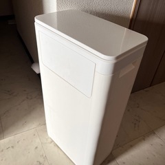 ゴミ箱　タッチ式