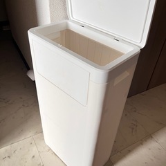ゴミ箱　タッチ式の画像