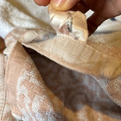 今治タオル、中古2枚、大判タオル1枚　3枚セット　大判タオルは記名消した跡あります。の画像
