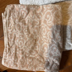 今治タオル、中古2枚、大判タオル1枚　3枚セット　大判タオルは記名消した跡あります。の画像