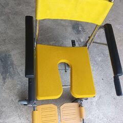 手渡しお取引希望 (カワムラサイクル) 入浴用車椅子 シャワー用車椅子 シャワーキャリー 介助式 コンパクト 肘掛跳ね上げの画像