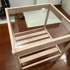 IKEAナイトテーブルの画像