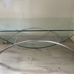 ガラステーブルの画像