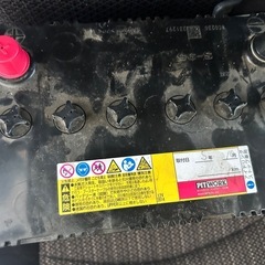 アイドリング車の自動車バッテリー2つの画像