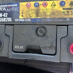 アイドリング車の自動車バッテリー2つの画像