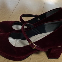 ミドルヒールパンプスの画像