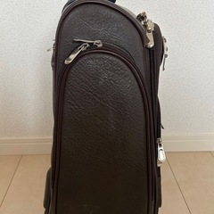  レザースーツケースの画像
