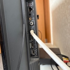 テレビとテレビボードの画像