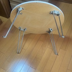 11　丸ローテーブル(折りたたみ式)の画像