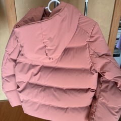 ユニクロ シームレスダウンパーカーの画像