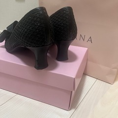 DIANA パンプスの画像