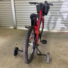 補助輪付き自転車の画像