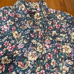  シルク100%花柄ブラウス　レディース　サイズMの画像