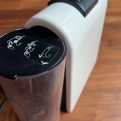 ネスプレッソ ホワイト コーヒーメーカーの画像