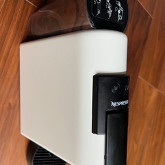 ネスプレッソ ホワイト コーヒーメーカーの画像