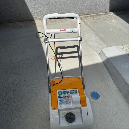 LM2810 芝刈機　RYOBI カゴなし