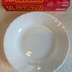 白い少し深さのある大皿　２枚セット
の画像