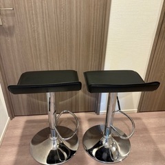 カウンターチェア2脚の画像