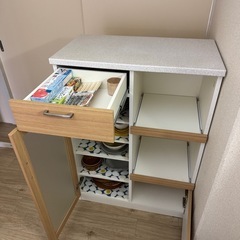 食器棚（コンセント付き）の画像