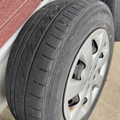 トヨタ純正ホイール付きタイヤの画像