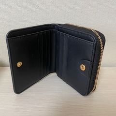 新品！CHARLES & KEITH フロントポケット　ジップアラウンドウォレットの画像