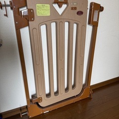 カトージ ベービーベッド バウンサー ベビーゲート
の画像