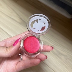 ハローキティー　チーク　口紅　アイメイクの画像