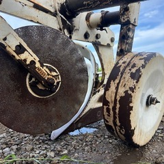 スガノ　プラウ　トラクター　パーツ 作業機 アタッチメント OY131  3点リンク 樹脂板 スキ　ワンウェイ　天地返し　1連 耕深 土改良 白い農機  農機具　宮崎の画像
