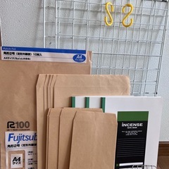 テーブル　文房具セットの画像