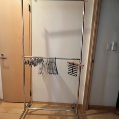 ハンガーラックの画像