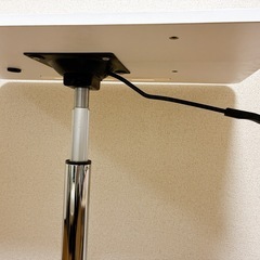 【中古】可変式デスクと折りたたみ式チェアの画像