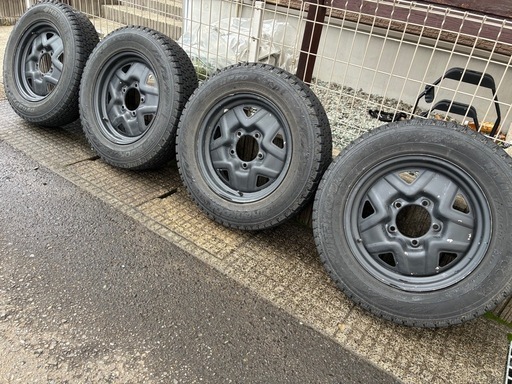 ジムニー　ホイール付きスタッドレス4ほん4本