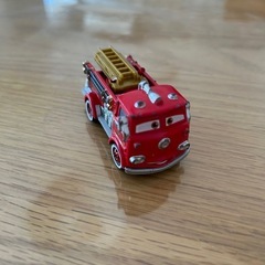 トミカ カーズ レッドの画像