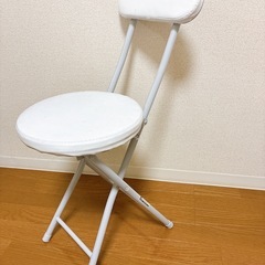【中古】可変式デスクと折りたたみ式チェアの画像