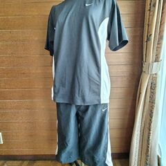 3点・新品・NIKE・ナイキ・ スポーツウェア・セット グレー・長袖はブラックの画像